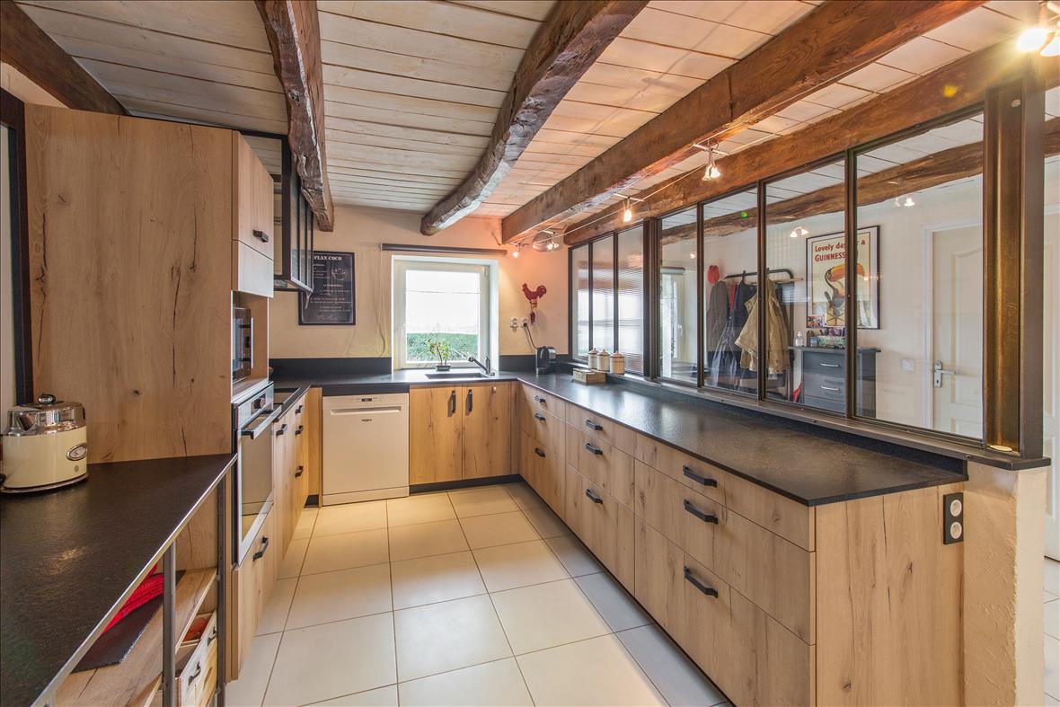 Cuisine ouverte contemporain en bois disposition en U 4