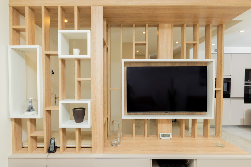 Meuble TV suspendu en bois 1