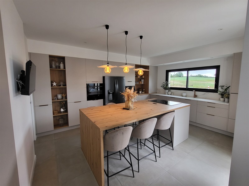 Cuisine de style moderne beige à Poligne | Raison Home - 1