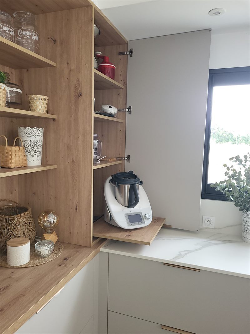Cuisine de style moderne beige à Poligne | Raison Home - 3