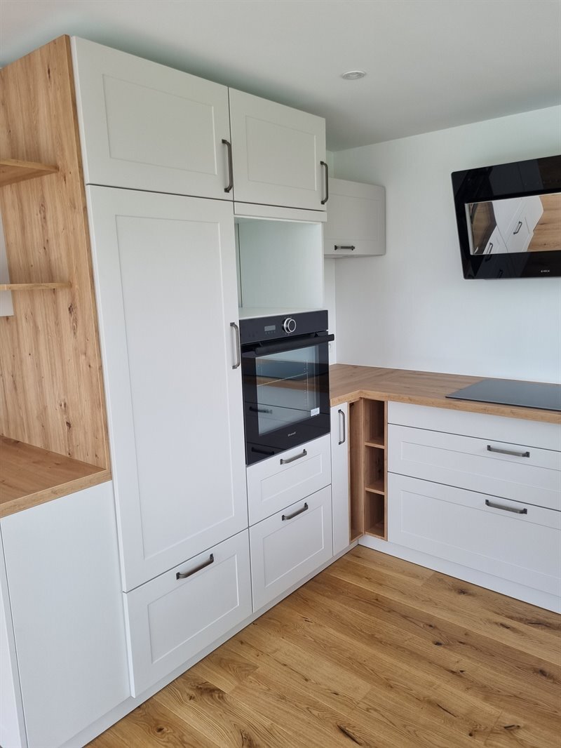 Cuisine cottage beige et bois à Langouet | Raison Home - 3