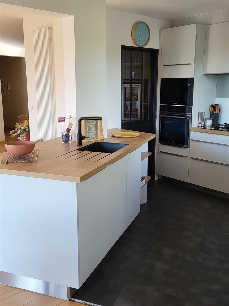 Cuisine ouverte sur-mesure à Thorigné-Fouillard | Raison Home - 1