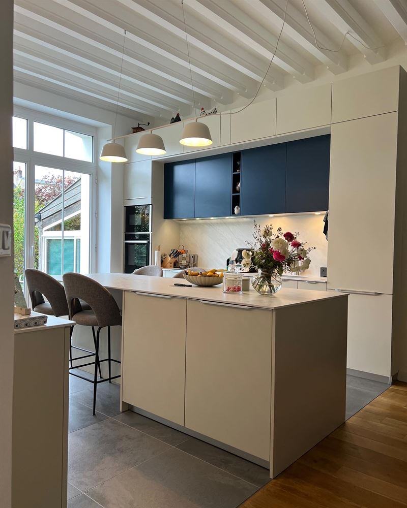 Cuisine moderne beige et bleu à Nantes 1