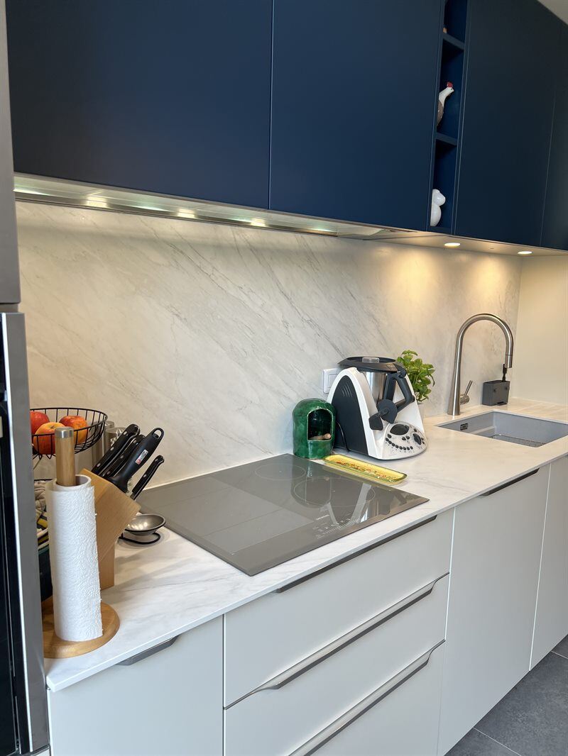 Cuisine moderne beige et bleu à Nantes 4