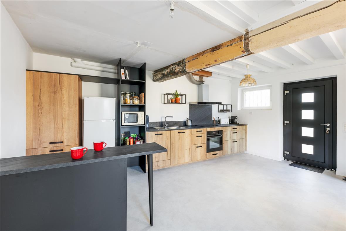 Contemporary black and wood kitchen 1