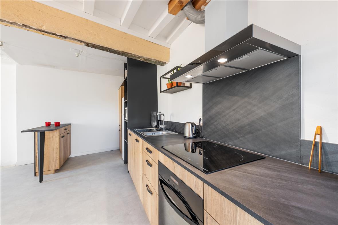 Contemporary black and wood kitchen 4