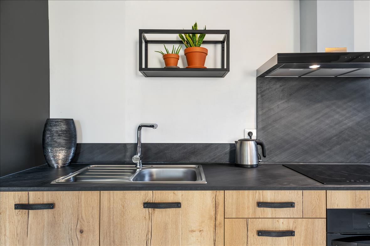 Contemporary black and wood kitchen 3