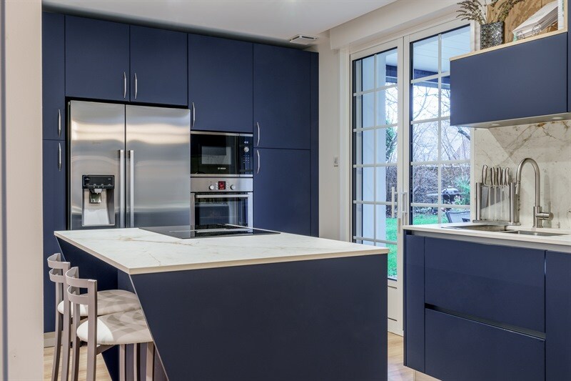 Cuisine fermée de style moderne bleu à St Avertin 6