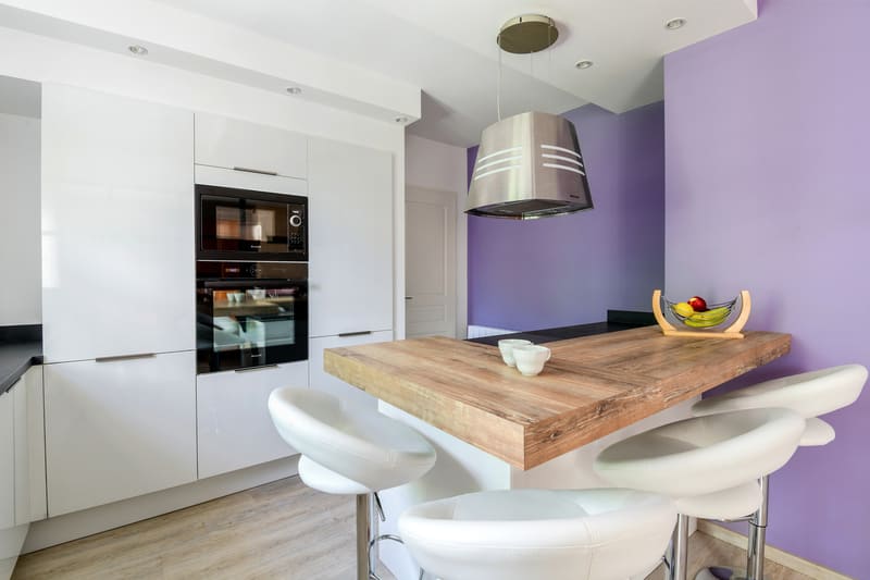 Cuisine contemporaine blanche et violet à Tours | Raison Home - 2