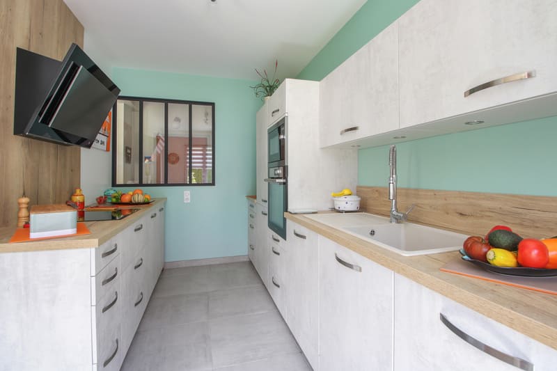 Cuisine blanche et turquoise à Blois | Raison Home - 6