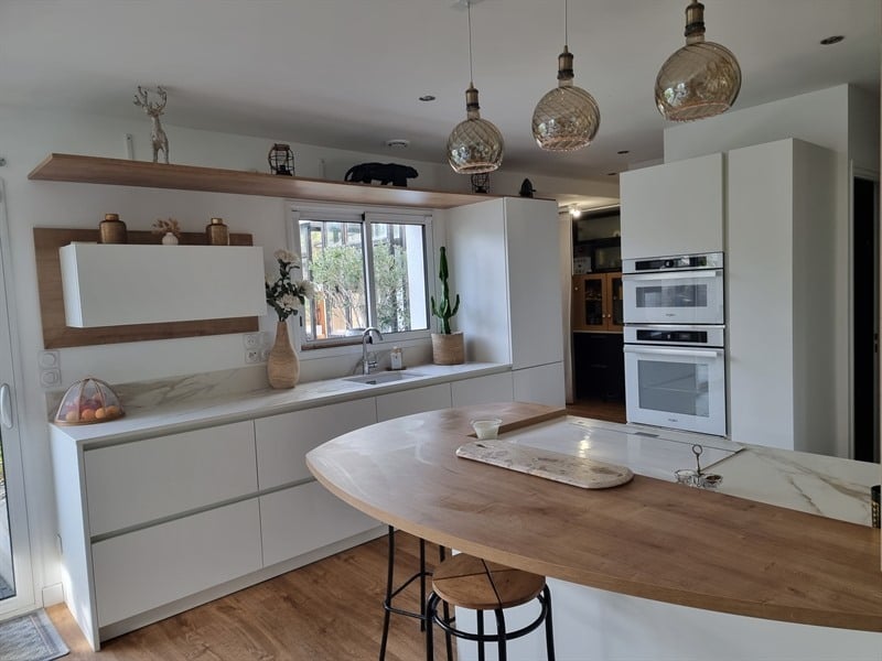Cuisine moderne blanche à Pornichet | Raison Home - 1