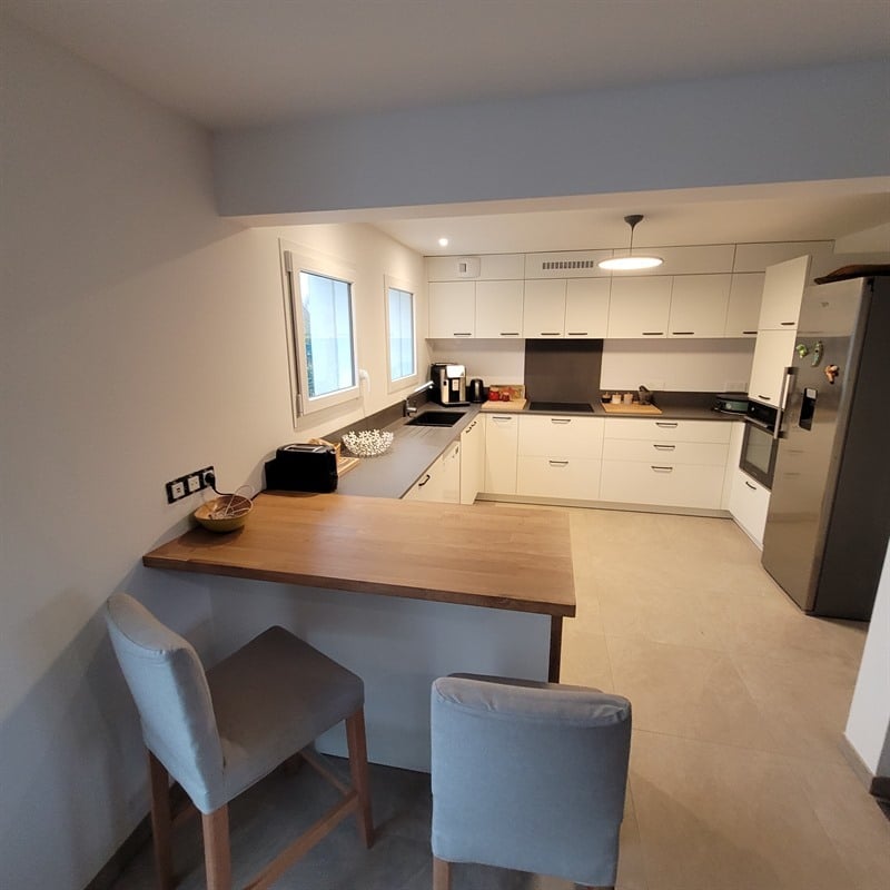 Cuisine ouverte de style moderne à Piriac-sur-Mer | Raison Home - 1
