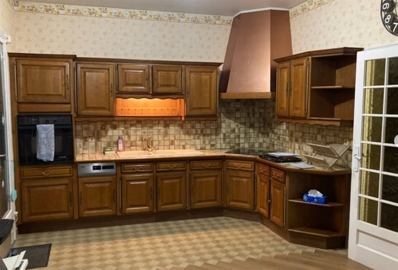 Cuisine ouverte de style nature beige à Ruy | Raison Home - 8