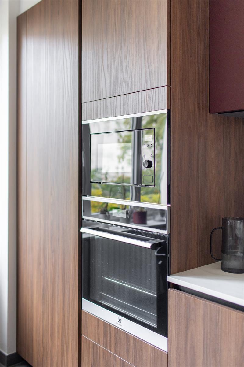 Cuisine fermée de style moderne bois à Villeurbanne 3
