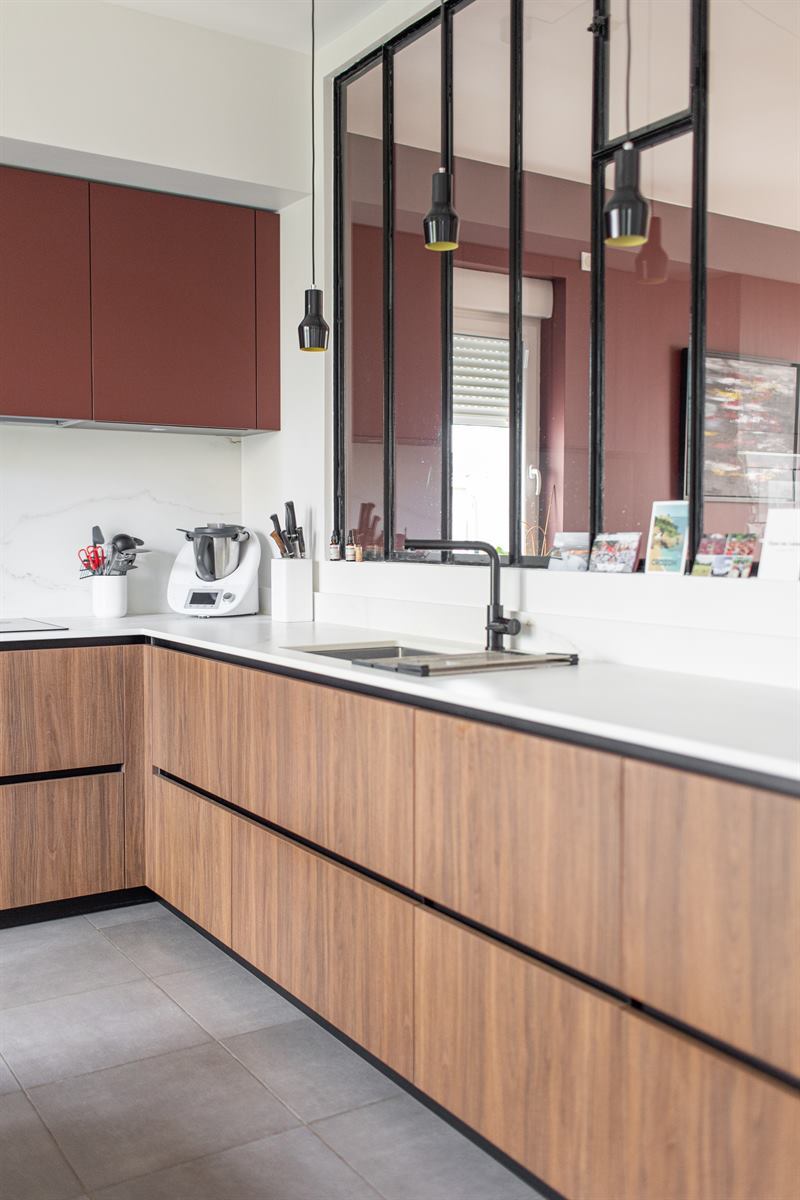 Cuisine fermée de style moderne bois à Villeurbanne 5