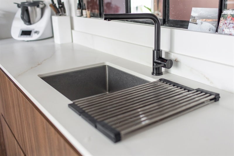 Cuisine fermée de style moderne bois à Villeurbanne 8