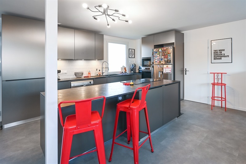 Cuisine moderne totalement grise à La Chapelle-la-Reine | Raison Home - 10