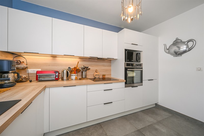 Cuisine fermée bois et blanc à Pontault Combault | Raison Home - 3