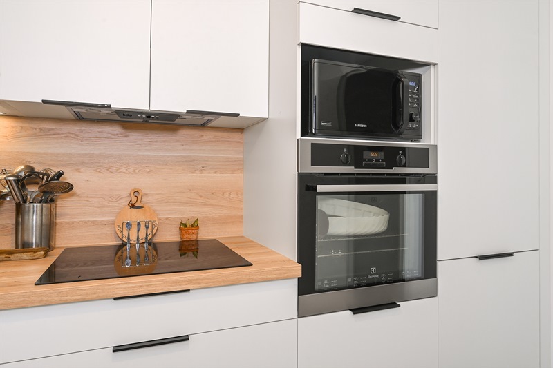 Cuisine fermée bois et blanc à Pontault Combault | Raison Home - 4