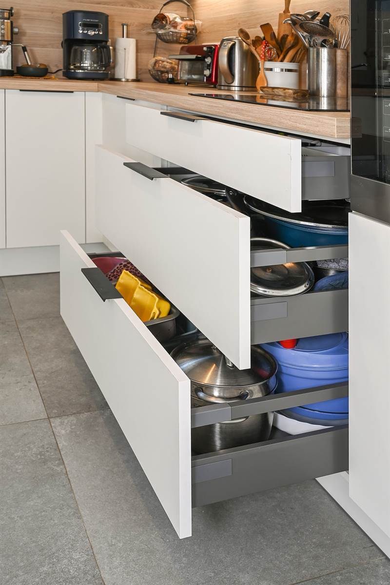 Cuisine fermée bois et blanc à Pontault Combault | Raison Home - 5