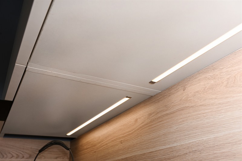 Cuisine fermée bois et blanc à Pontault Combault | Raison Home - 9