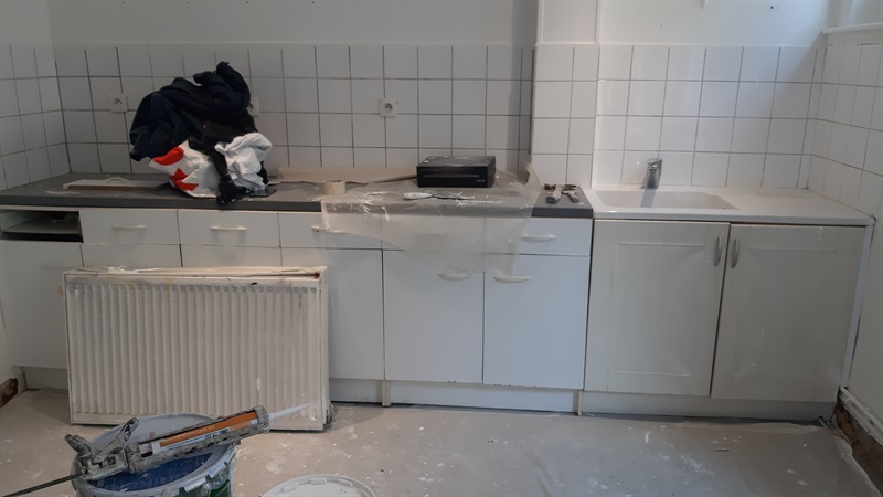 Cuisine linéaire de style contemporain bois et beige à Nancy 8