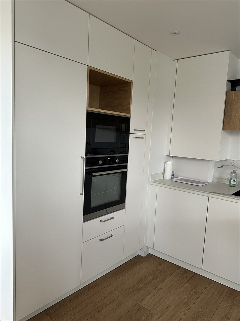 Cuisine en U blanche et bois à Nancy 4