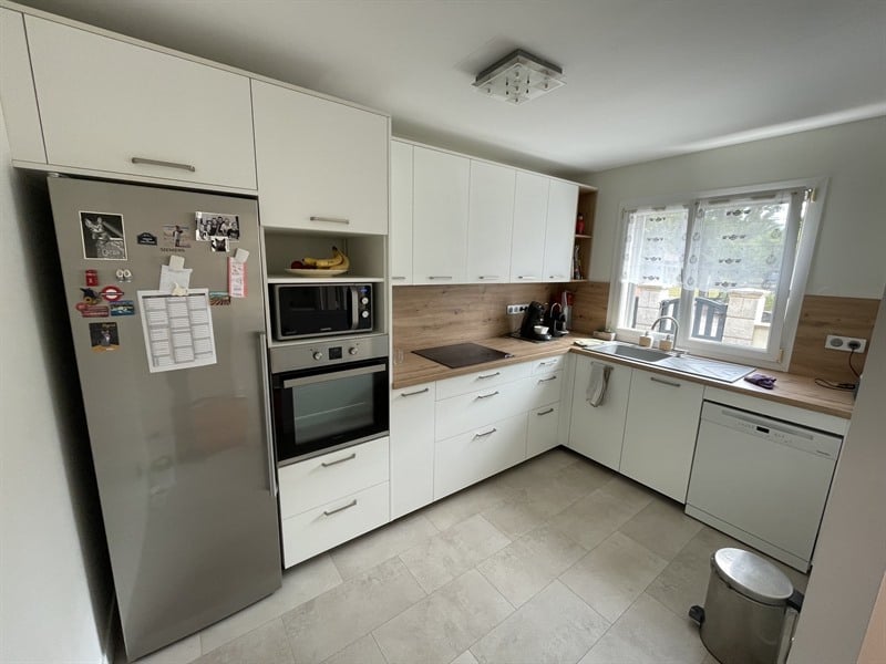 Cuisine moderne bois et blanc à Pont-à-Mousson | Raison Home - 1