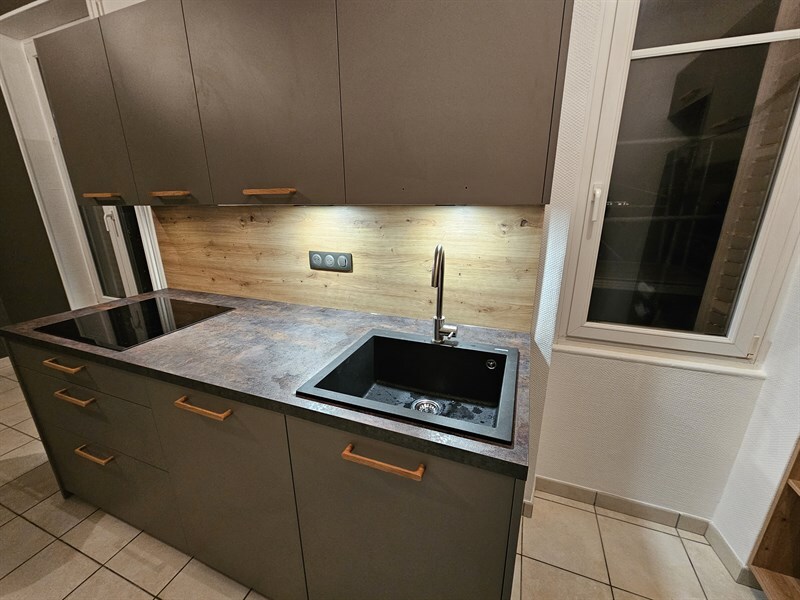 Cuisine de style industriel bois, beige et gris à Saint-Max | Raison Home - 3