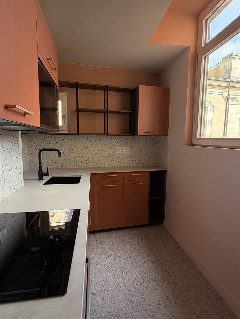 Cuisine fermée bois, beige et orange à Nancy | Raison Home - 2