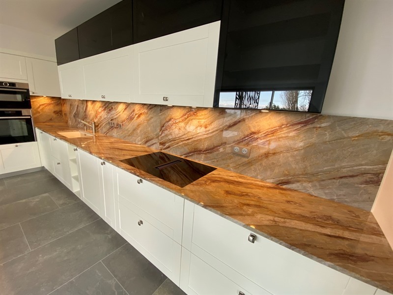 Cuisine ouverte de style contemporain blanc à Bordeaux | Raison Home - 4