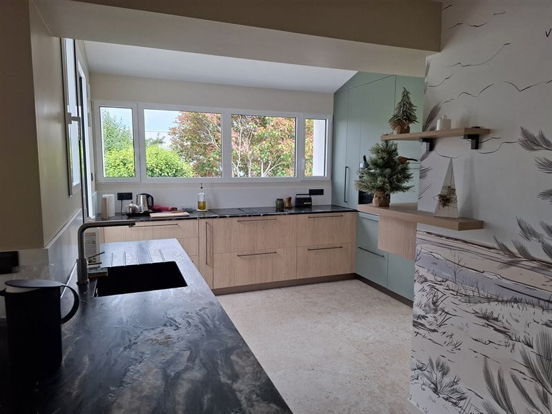 Cuisine nature bois et vert à Château d'Olonne | Raison Home - 1