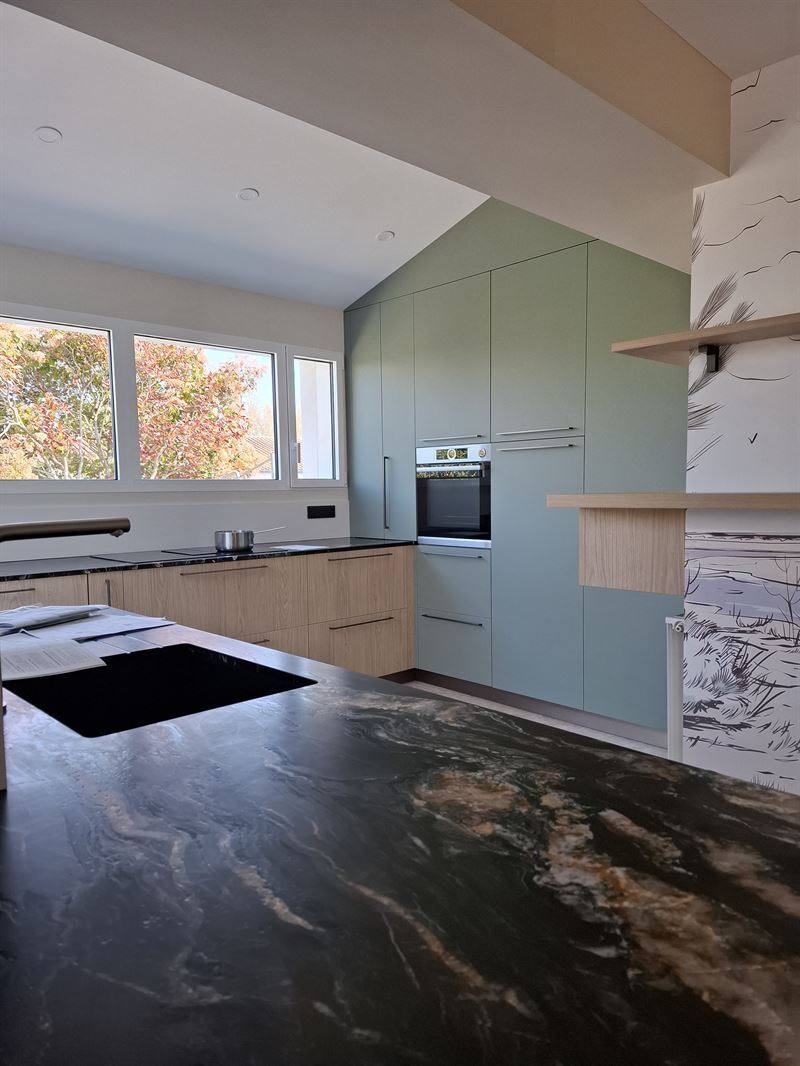 Cuisine nature bois et vert à Château d'Olonne | Raison Home - 3