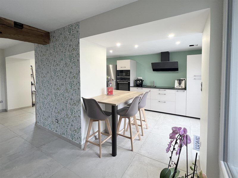 Cuisine moderne bois, noir et blanc à Beaulieu sous Bressuire 4