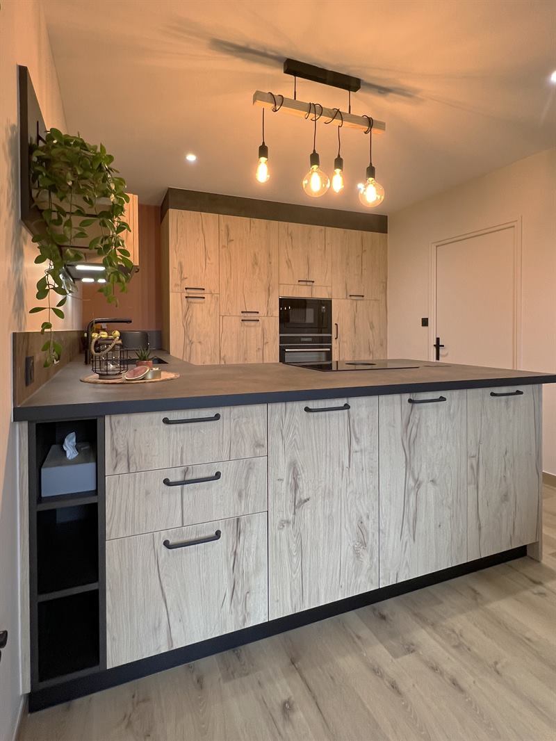 Cuisine industrielle bois et noir à Cirieres | Raison Home - 5