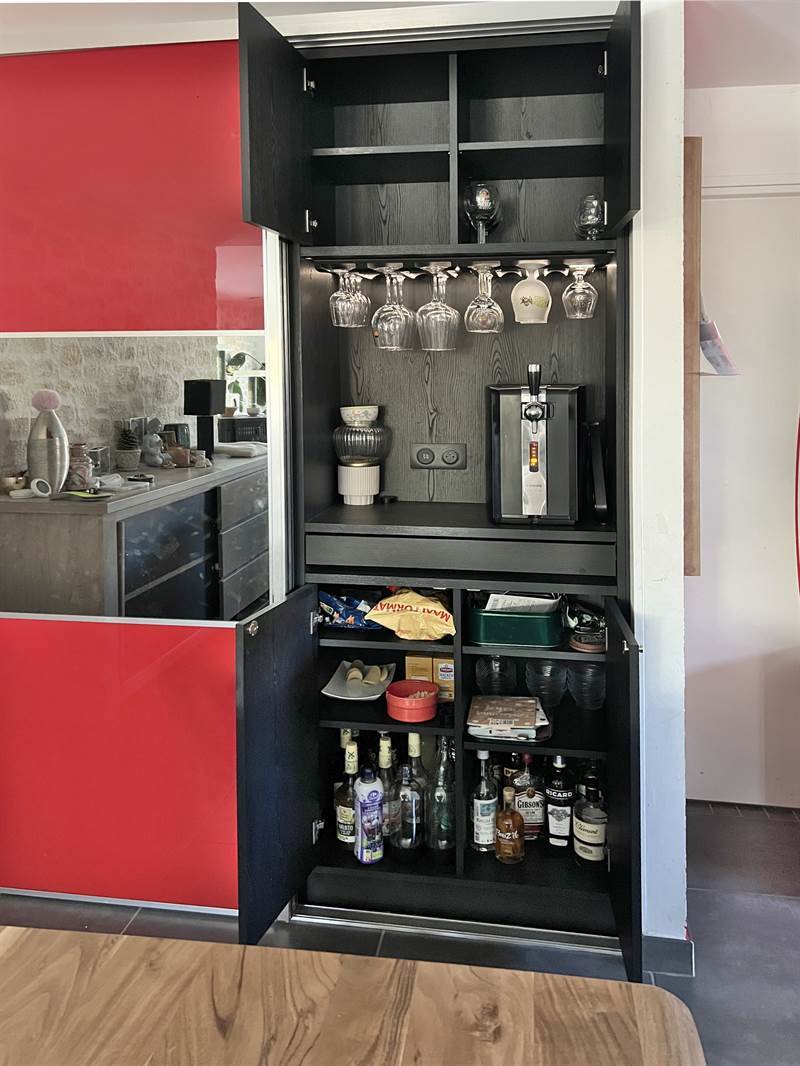 Placard avec partie bar intégrée à Saint-Sauveur-de-Givre-en-Mai | Raison Home - 3