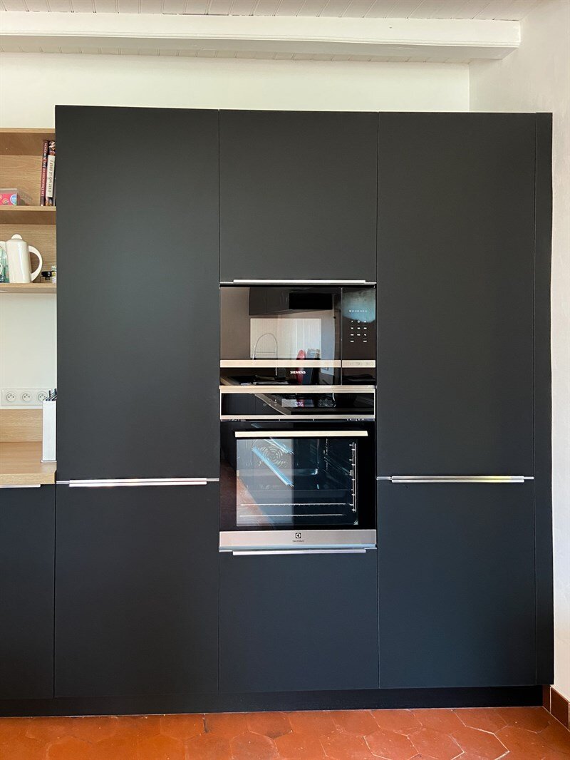Cuisine moderne bois et noir mat à Sorel-Moussel 2