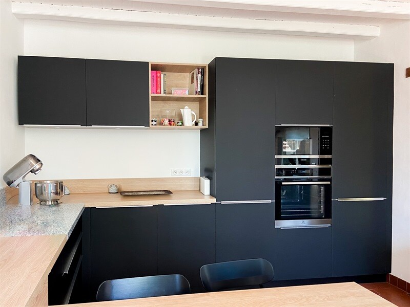 Cuisine moderne bois et noir mat à Sorel-Moussel 7