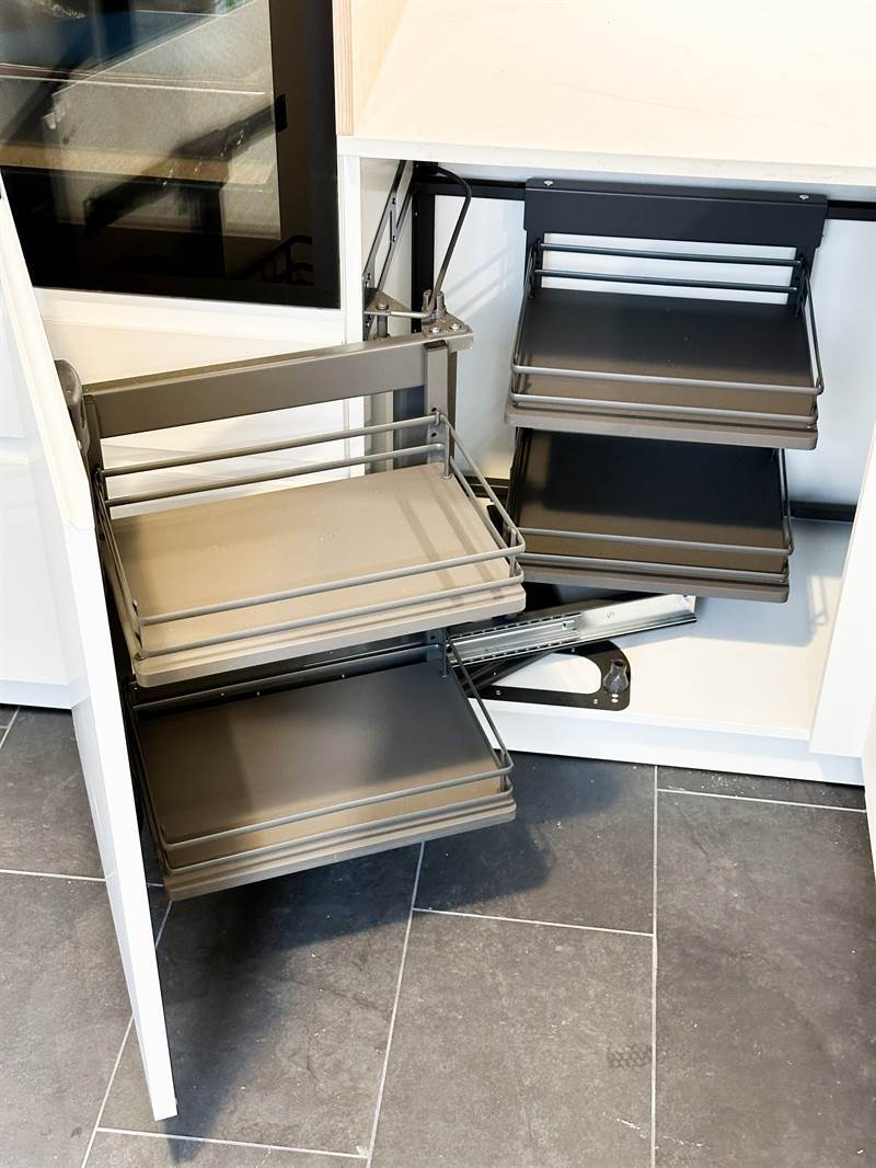 Cuisine fermée de couleur bois et blanc à Fourqueux | Raison Home - 8