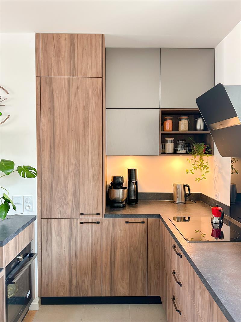 Cuisine ouverte de style moderne bois à Colombes | Raison Home - 4