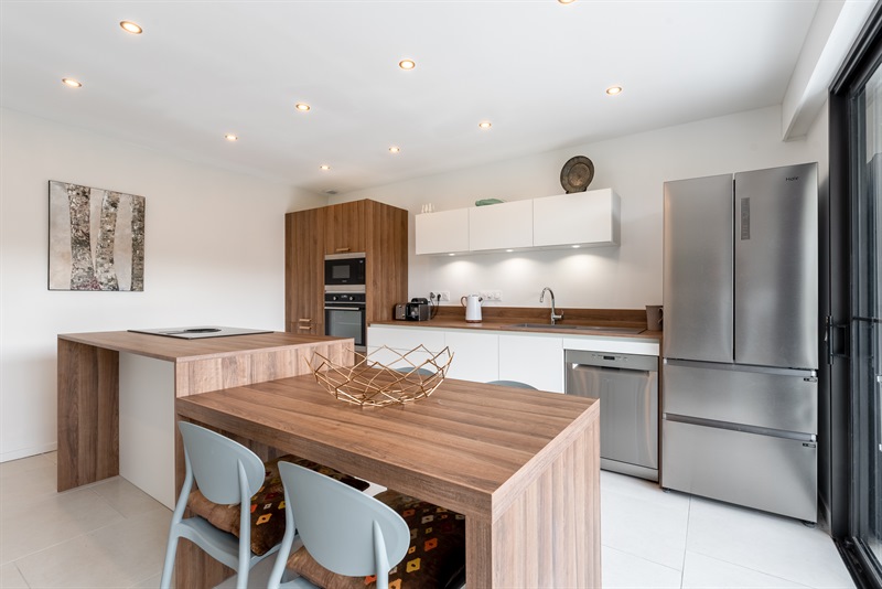 Cuisine contemporaine bois et blanc 3