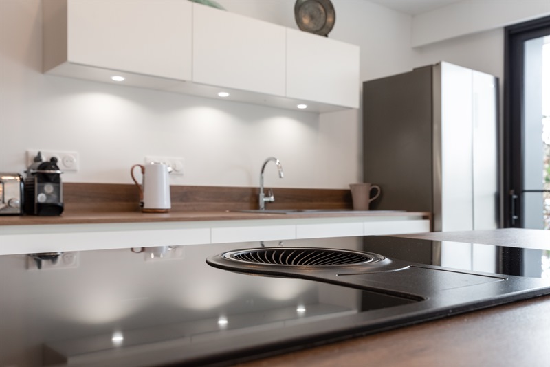 Cuisine contemporaine bois et blanc 5