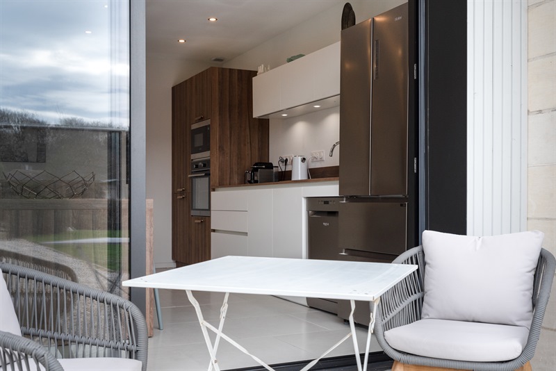 Cuisine contemporaine bois et blanc 6
