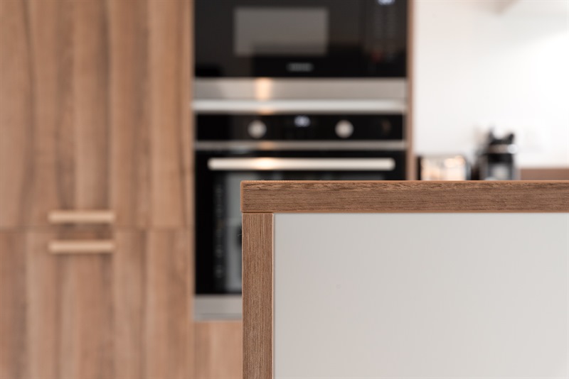Cuisine contemporaine bois et blanc 8
