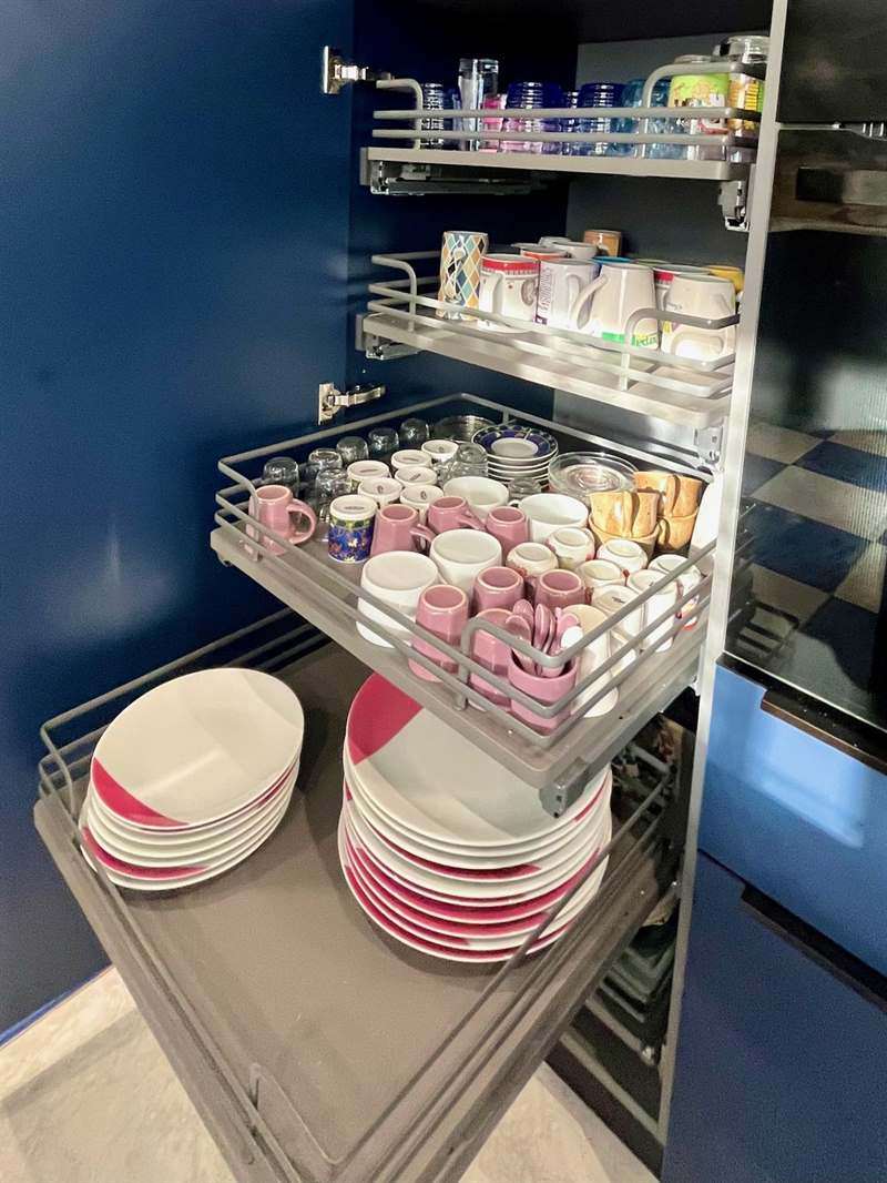 Cuisine moderne bois, blanc et bleu roi à Gonfreville l'Orcher 5