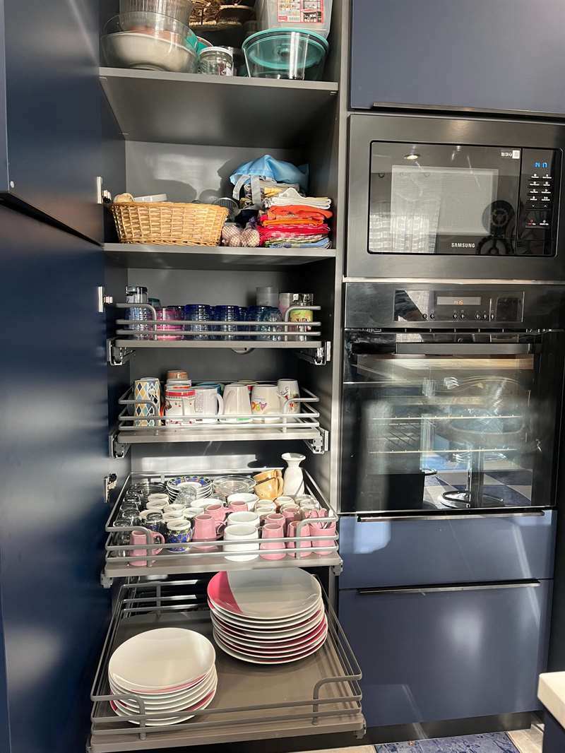 Cuisine moderne bois, blanc et bleu roi à Gonfreville l'Orcher 6