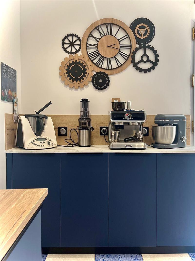 Cuisine moderne bois, blanc et bleu roi à Gonfreville l'Orcher 8