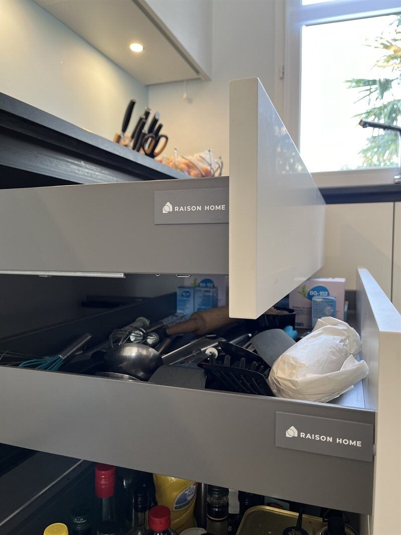 Cuisine fermée de style moderne noir et blanc à Le Havre 5