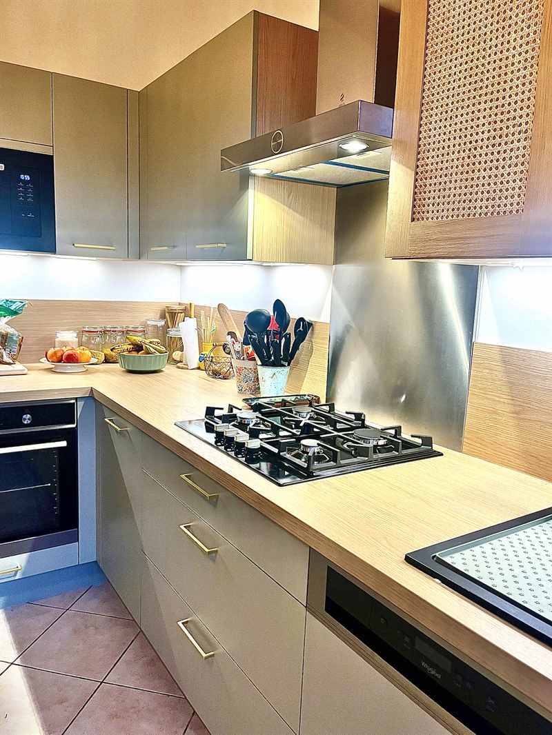 Cuisine fermée de style nature bois et vert au Havre 5