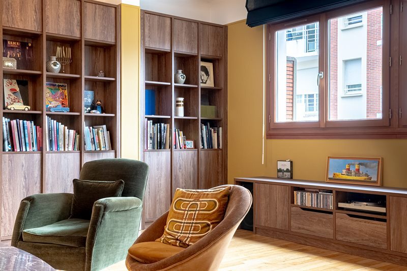 Bibliothèque pour salon-séjour bois, jaune et marron au Havre 2
